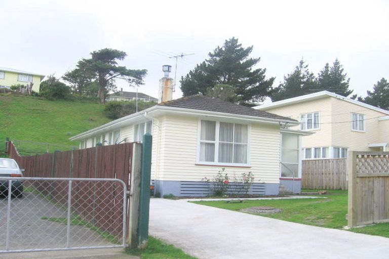 Photo of property in 25 Thompson Grove, Ranui, Porirua, 5024