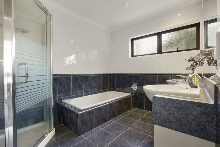 Photo of property in 11 Antilla Place, Half Moon Bay, Auckland, 2012