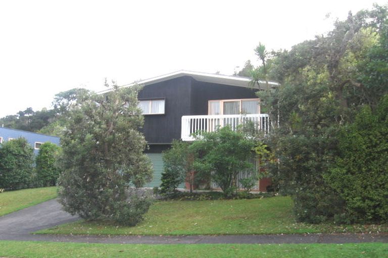 Photo of property in 9 Mappin Place, Chatswood, Auckland, 0626