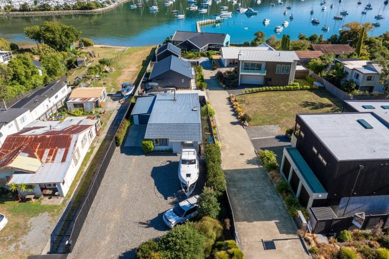Photo of property in 321 Waikawa Road, Waikawa, Picton, 7220