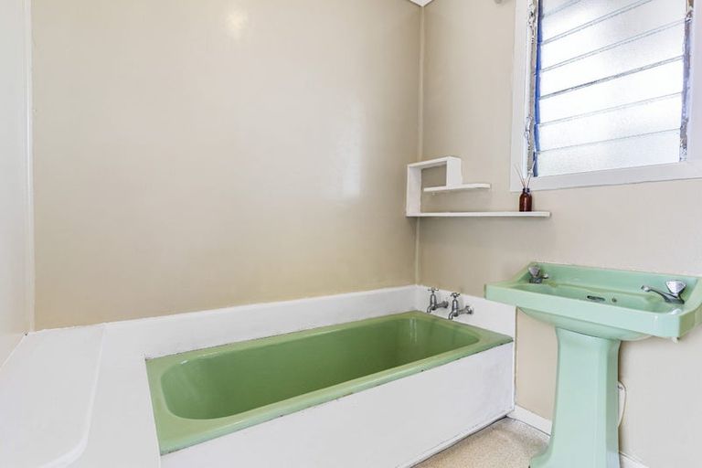 Photo of property in 1/26 Tizard Road, Birkenhead, Auckland, 0626