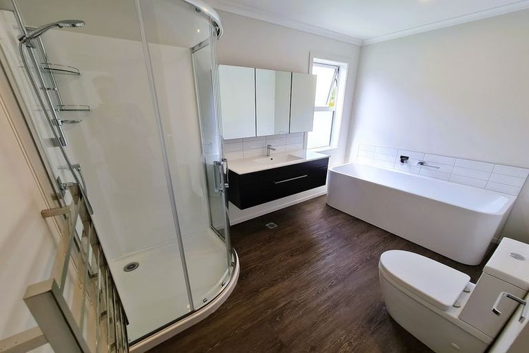 Photo of property in 16 Bluff Road, Kenepuru, Porirua, 5022