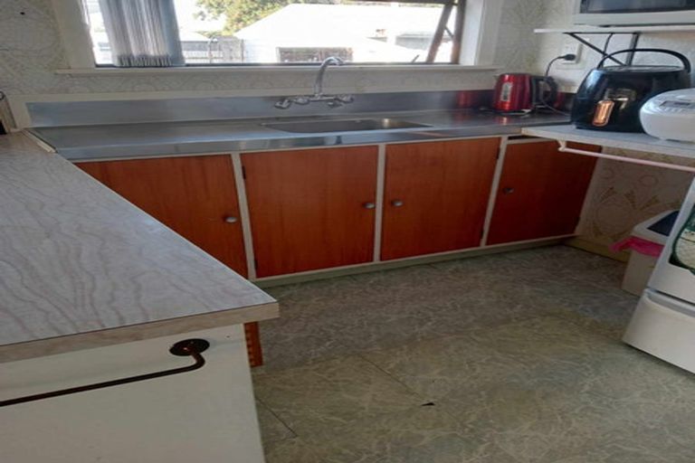 Photo of property in 19 Balmoral Street, Levin, 5510