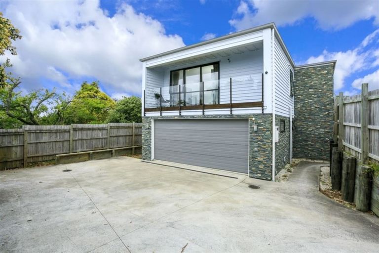 Photo of property in 11a Ludlow Terrace, Totara Vale, Auckland, 0627