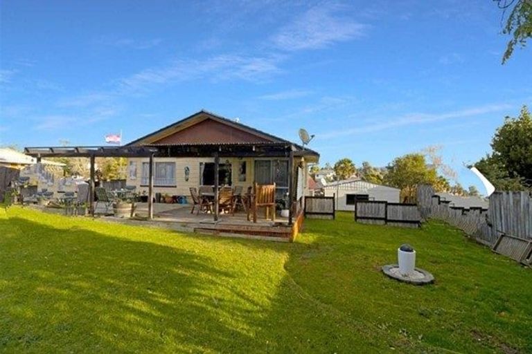 Photo of property in 21 Pankhurst Place, Sunnyvale, Auckland, 0612