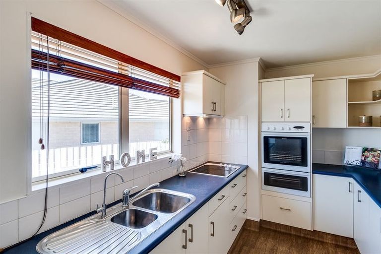 Photo of property in 3 Cambridge Terrace, Taradale, Napier, 4112