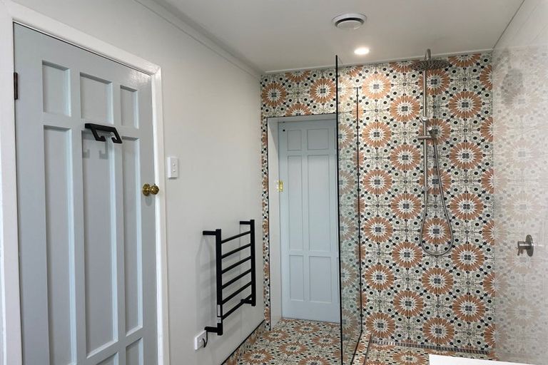 Photo of property in 2 Blacks Road, Greenhithe, Auckland, 0632