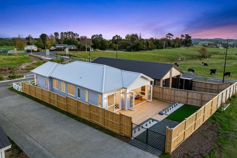 Photo of property in 113 Mutetai Road, Clarks Beach, 2122