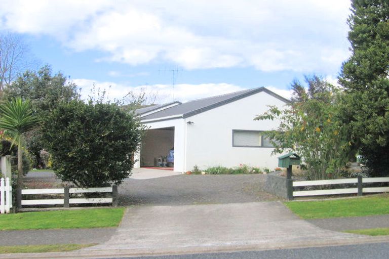 Photo of property in 102 Waireka Place, Whangamata, 3620