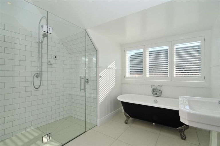 Photo of property in 15 Roscoe Terrace, Wadestown, Wellington, 6012