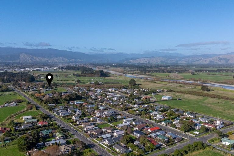 Photo of property in 17 Old Coach Road South, Otaki Beach, Otaki, 5512