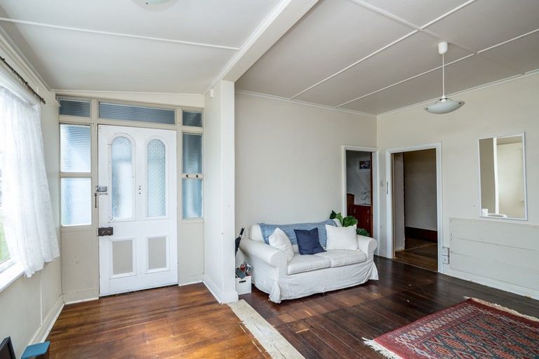 Photo of property in 2/14 Seddon Street, Carterton, 5713