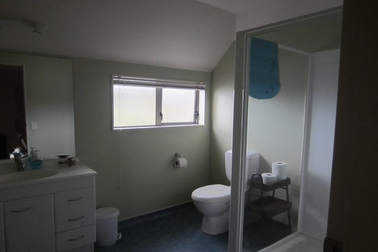 Photo of property in 12a Cambridge Street, Tawa, Wellington, 5028