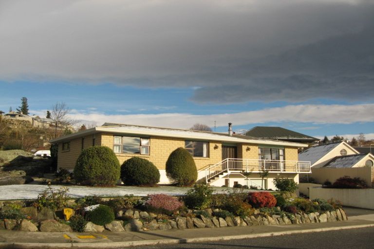 Photo of property in 2 Athenry Road, Bridge Hill, Alexandra, 9320