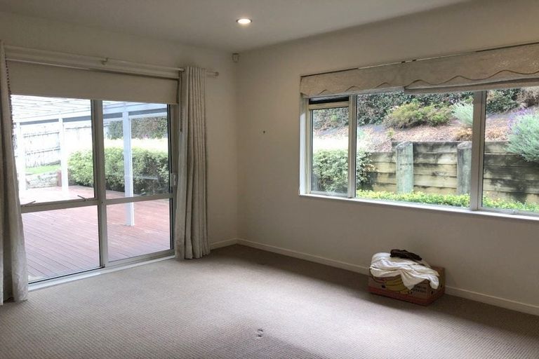 Photo of property in 14 Hilton Close, Fairview Heights, Auckland, 0632