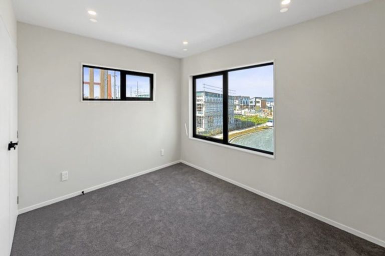 Photo of property in 43 Picnic Point Road, Hobsonville, 0616
