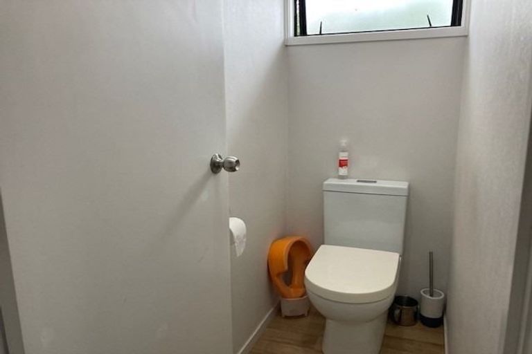 Photo of property in 30 Beechdale Crescent, Pakuranga Heights, Auckland, 2010