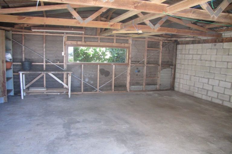 Photo of property in 88 Ruskin Road, Newlands, Wellington, 6037