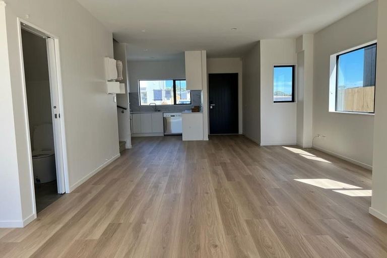 Photo of property in 3b Putiputi Way, Papakura, 2110