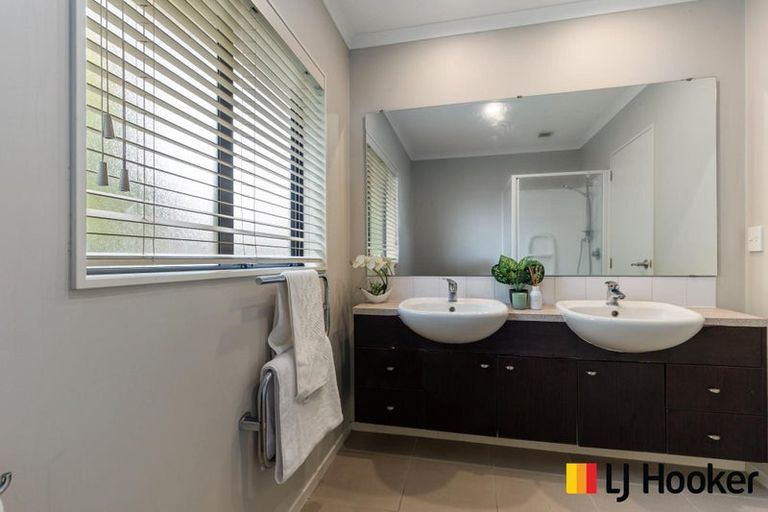 Photo of property in 11 Allerton Place, Wattle Downs, Auckland, 2103