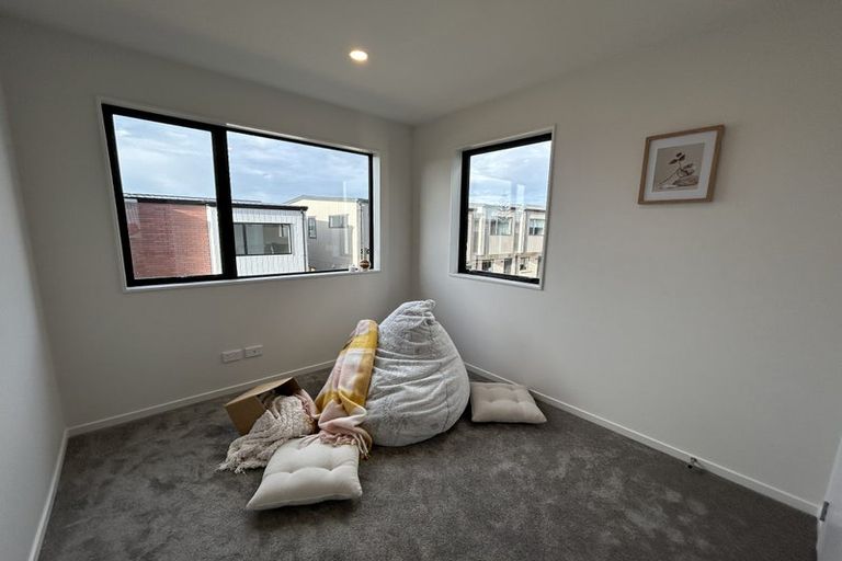 Photo of property in 9 Paetai Lane, Te Atatu Peninsula, 0610