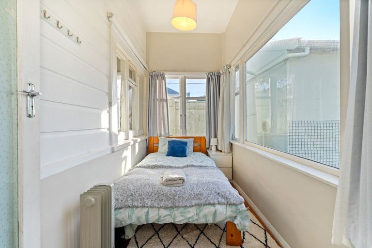 Photo of property in 56 Freyberg Street, Lyall Bay, Wellington, 6022