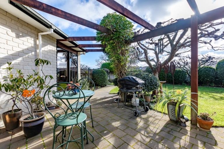 Photo of property in 16 Runanga Grove, Waikanae, 5036