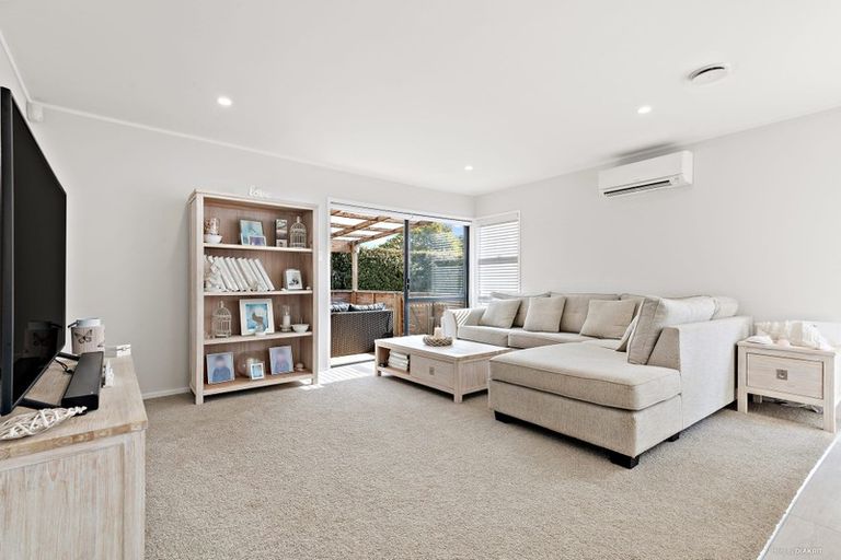 Photo of property in 7 Redlands Grove, Swanson, Auckland, 0612