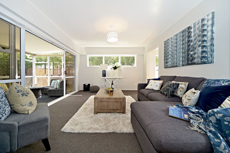 Photo of property in 12 Barnard Place, Manurewa East, Auckland, 2102
