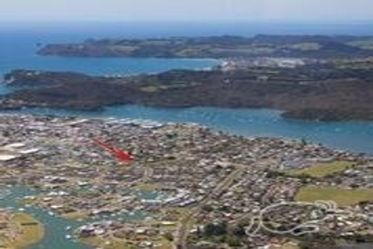 Photo of property in 42 Cholmondeley Crescent, Whitianga, 3510