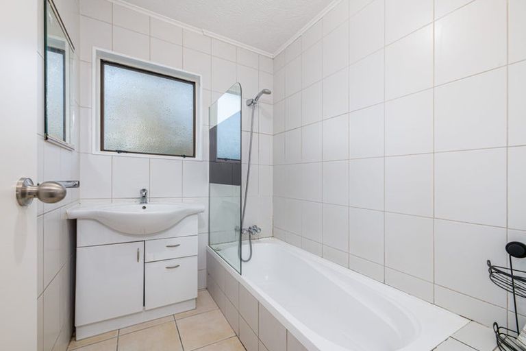 Photo of property in 14 Alidade Place, Massey, Auckland, 0614