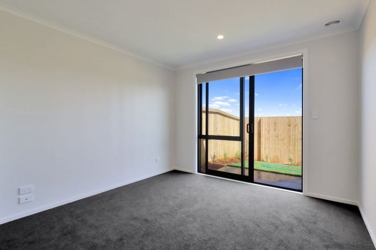 Photo of property in 43 Waruhia Crescent, Rototuna North, 3281