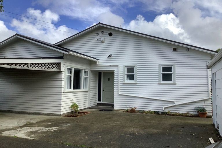 Photo of property in 3 Singers Road, Korokoro, Lower Hutt, 5012