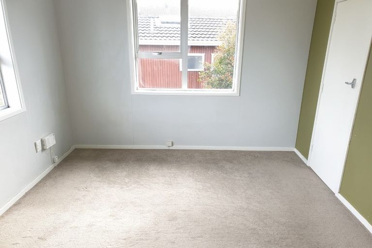 Photo of property in 1/12 Manuka Road, Glenfield, Auckland, 0629