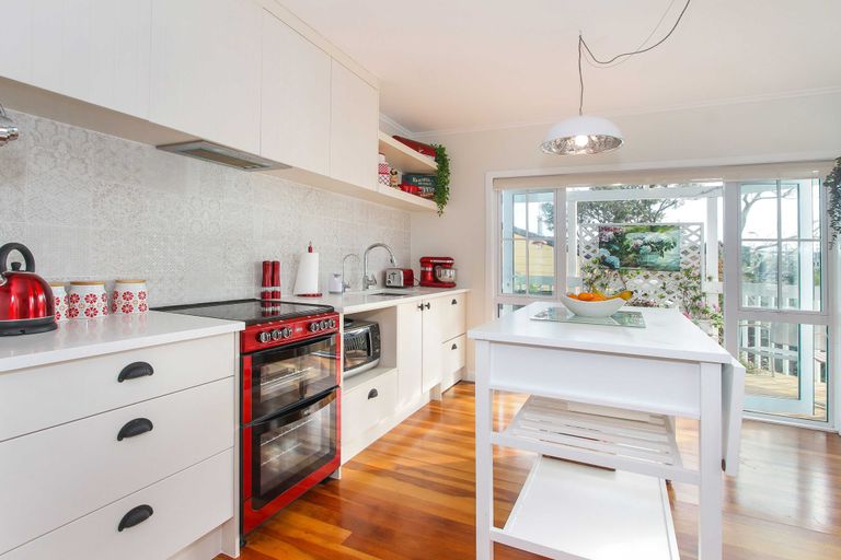 Photo of property in 2/162 Deep Creek Road, Torbay, Auckland, 0630