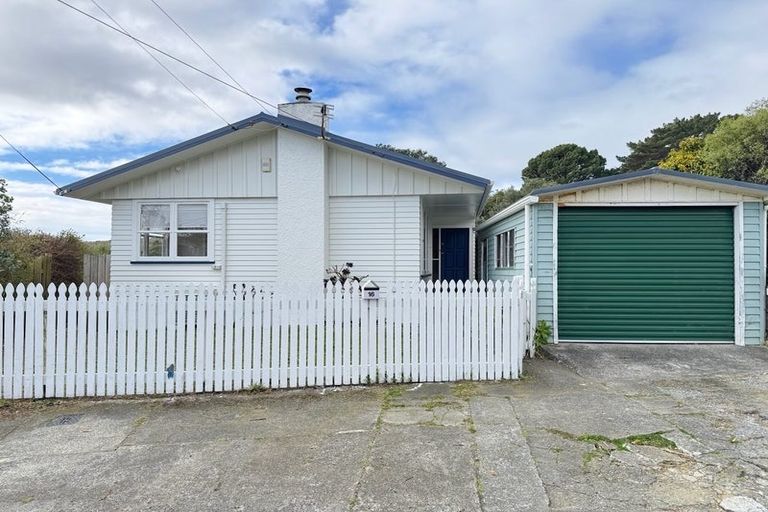 Photo of property in 16 Beazley Avenue, Paparangi, Wellington, 6037