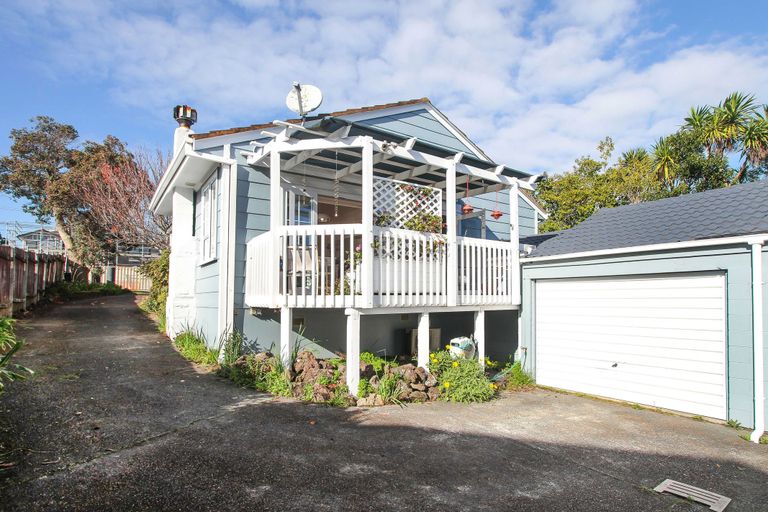 Photo of property in 2/162 Deep Creek Road, Torbay, Auckland, 0630