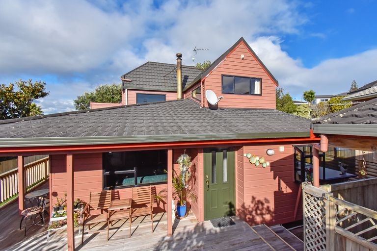 Photo of property in 2/12 Spears Place, Botany Downs, Auckland, 2010