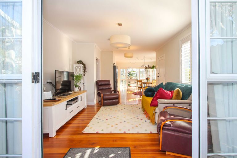 Photo of property in 2/162 Deep Creek Road, Torbay, Auckland, 0630