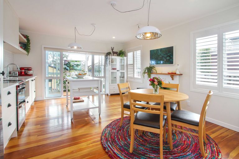 Photo of property in 2/162 Deep Creek Road, Torbay, Auckland, 0630