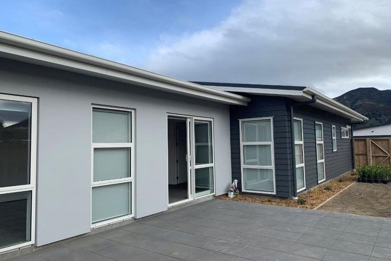 Photo of property in 5 Pennycook Place, Lake Hawea, Wanaka, 9382