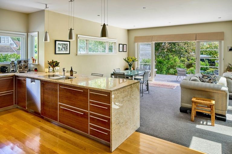 Photo of property in 33 Cheviot Road, Lowry Bay, Lower Hutt, 5013