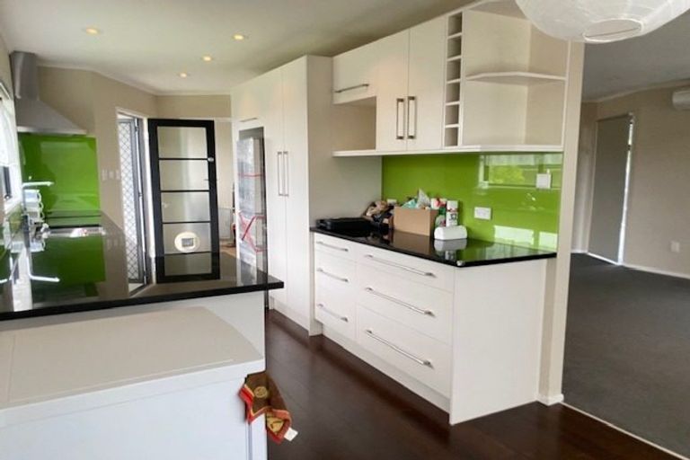 Photo of property in 38 Gosford Drive, Botany Downs, Auckland, 2010
