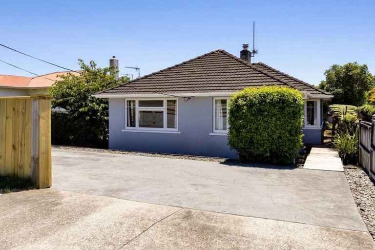 Photo of property in 1/9 Tarahua Road, Vogeltown, New Plymouth, 4310