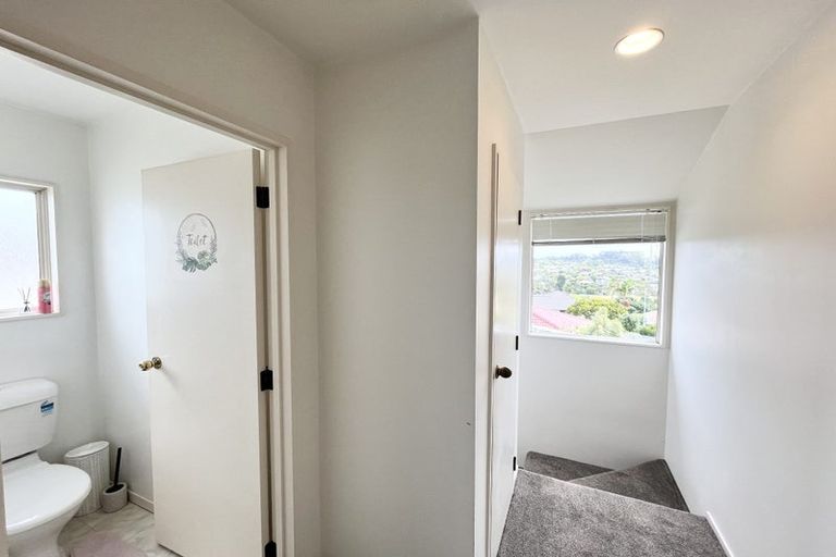 Photo of property in 36 Mandeville Place, Unsworth Heights, Auckland, 0632