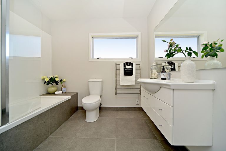 Photo of property in 12 Barnard Place, Manurewa East, Auckland, 2102