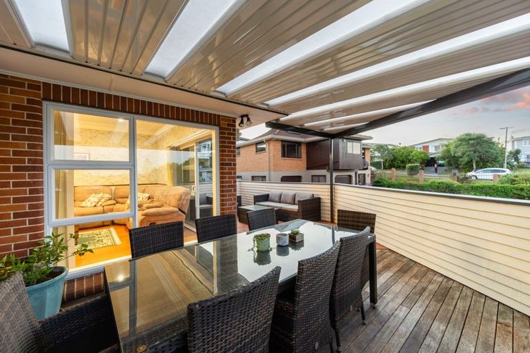 Photo of property in 148a Cliff View Drive, Green Bay, Auckland, 0604