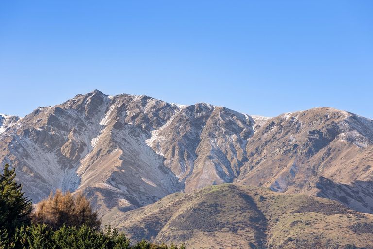 Photo of property in 31 Koreke Loop, Lake Hawea, 9382