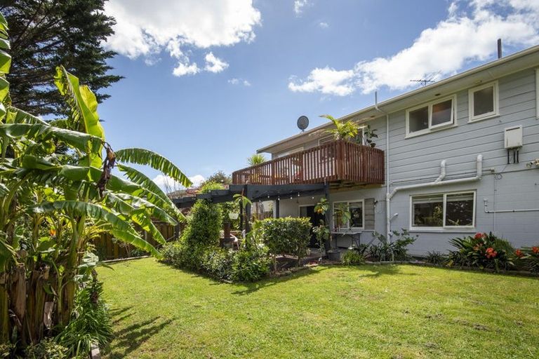Photo of property in 12 Cheriton Road, Mellons Bay, Auckland, 2014