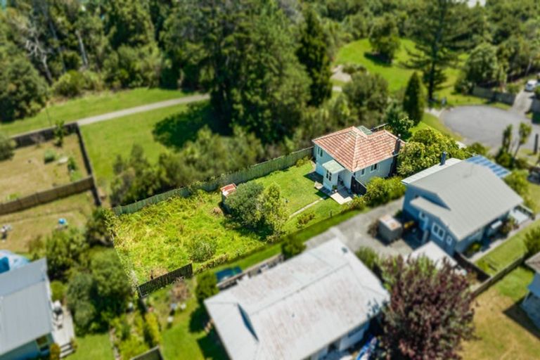 Photo of property in 70 Savoy Road, Glen Eden, Auckland, 0602